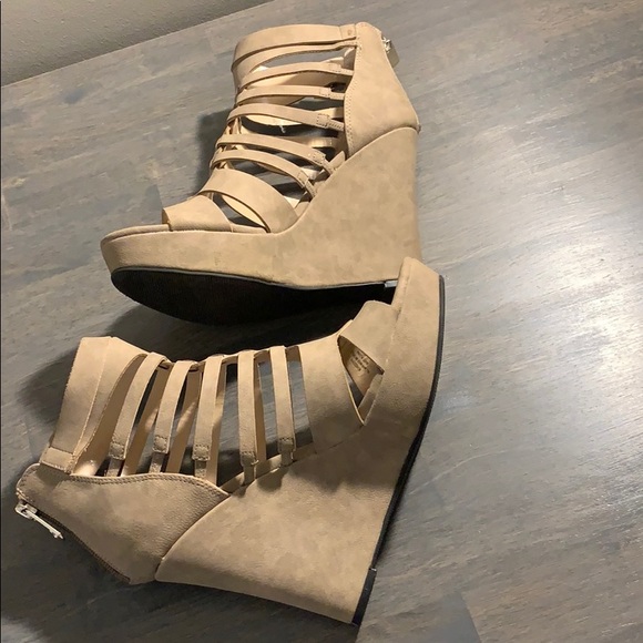 Guess Wedge Sandals - Picture 5 of 8